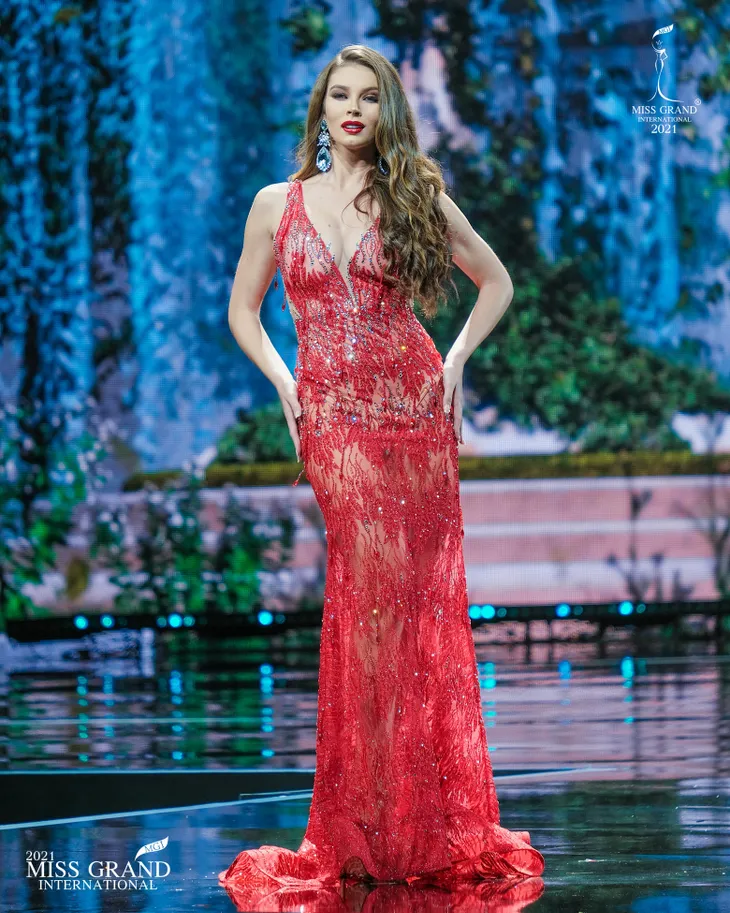 Bán kết Miss Grand International 2021: Thí sinh đọ dáng trong trang phục dạ hội - Ảnh 15. Bán kết Miss Grand International 2021: Thí sinh đọ dáng trong trang phục dạ hội - Ảnh 15.