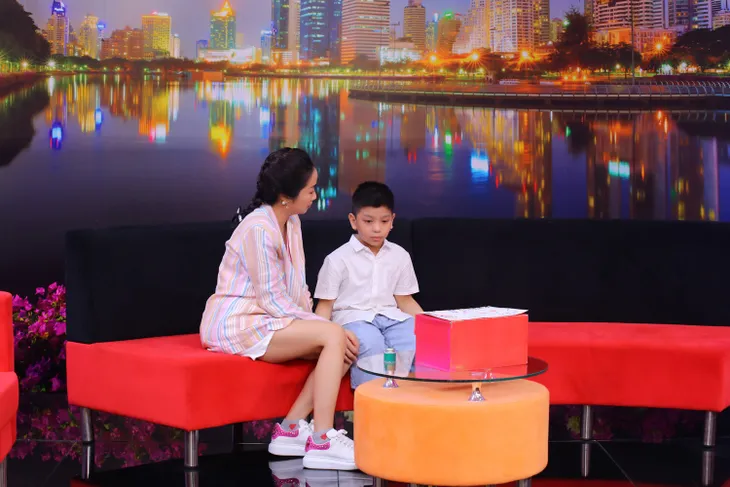 Ốc Thanh Vân rơi nước mắt trước tâm sự xót xa của cậu bé mồ côi 8 tuổi - Ảnh 1. Ốc Thanh Vân rơi nước mắt trước tâm sự xót xa của cậu bé mồ côi 8 tuổi - Ảnh 1.