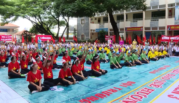 Em yêu biển đảo quê hương – Cuộc thi giúp học sinh thêm yêu biển đảo Việt Nam - Ảnh 2. Em yêu biển đảo quê hương – Cuộc thi giúp học sinh thêm yêu biển đảo Việt Nam - Ảnh 2.
