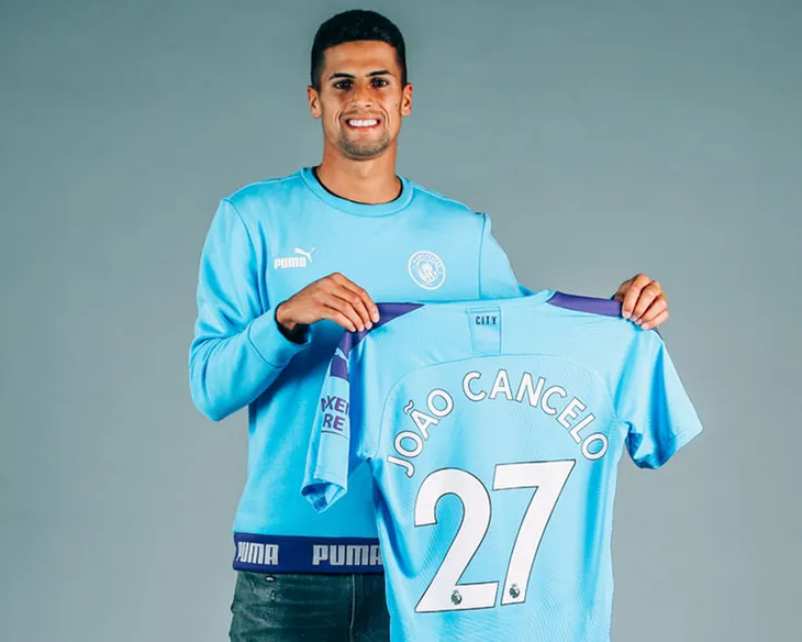 Cầu thủ Man City bị 4 tên cướp tấn công tại nhà riêng - Ảnh 2. Cầu thủ Man City bị 4 tên cướp tấn công tại nhà riêng - Ảnh 2.