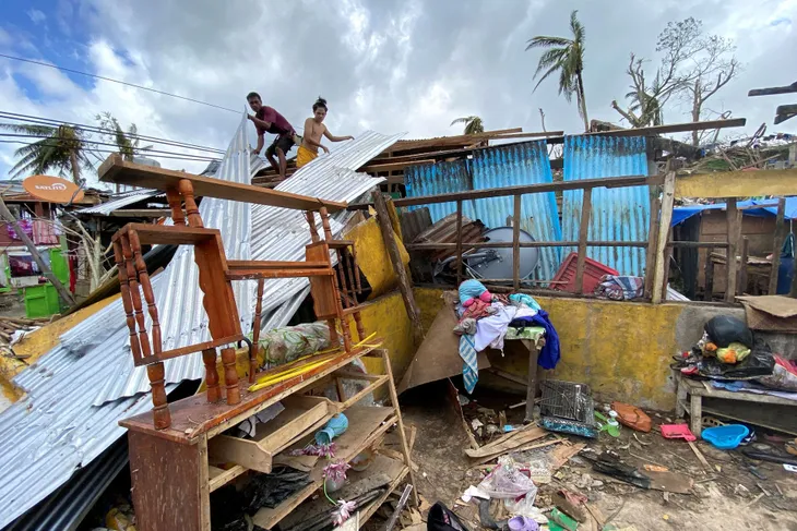 Số người thiệt mạng do cơn bão mạnh nhất năm Rai ở Philippines lên tới hơn 400 - Ảnh 1. Số người thiệt mạng do cơn bão mạnh nhất năm Rai ở Philippines lên tới hơn 400 - Ảnh 1.