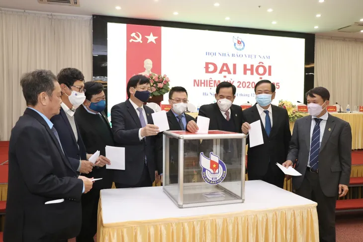Trực tiếp: Khai mạc Đại hội Hội Nhà báo Việt Nam lần thứ XI - Ảnh 1. Trực tiếp: Khai mạc Đại hội Hội Nhà báo Việt Nam lần thứ XI - Ảnh 1.