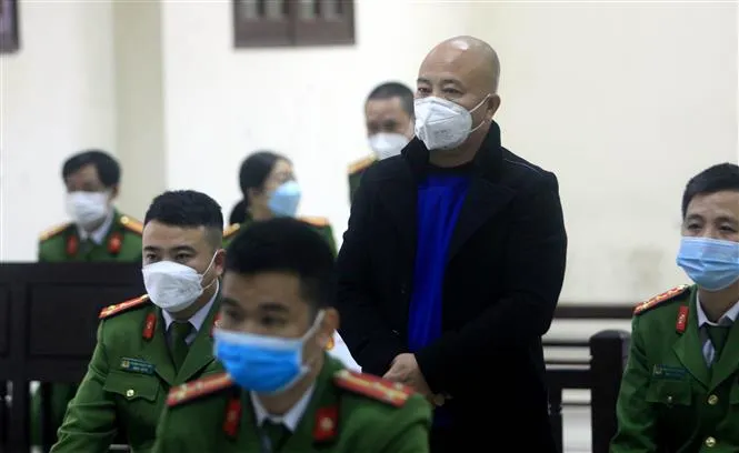 Y án sơ thẩm đối với trùm giang hồ Đường Nhuệ và con nuôi - Ảnh 2. Y án sơ thẩm đối với trùm giang hồ Đường Nhuệ và con nuôi - Ảnh 2.