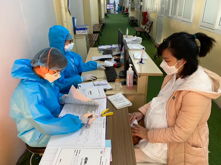 Mổ bắt con thành công cho 2 sản phụ F0 rau tiền đạo trung tâm - Ảnh 1. Mổ bắt con thành công cho 2 sản phụ F0 rau tiền đạo trung tâm - Ảnh 1.