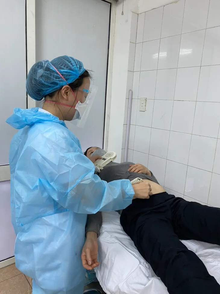 Mổ bắt con thành công cho 2 sản phụ F0 rau tiền đạo trung tâm - Ảnh 3. Mổ bắt con thành công cho 2 sản phụ F0 rau tiền đạo trung tâm - Ảnh 3.