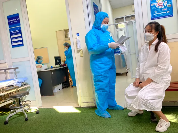 Mổ bắt con thành công cho 2 sản phụ F0 rau tiền đạo trung tâm - Ảnh 2. Mổ bắt con thành công cho 2 sản phụ F0 rau tiền đạo trung tâm - Ảnh 2.