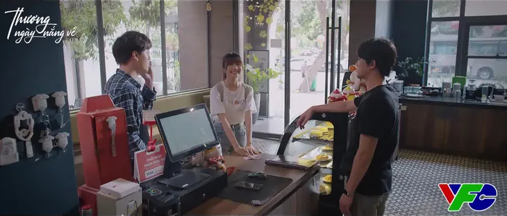 Thương ngày nắng về - Tập 10: Vân Vân (Ngọc Huyền) thành ứng cử viên sáng giá với Phong (Quốc Đam) - Ảnh 4. Thương ngày nắng về - Tập 10: Vân Vân (Ngọc Huyền) thành ứng cử viên sáng giá với Phong (Quốc Đam) - Ảnh 4.