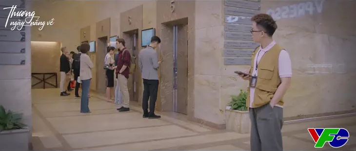 Thương ngày nắng về - Tập 10: Vân Trang (Huyền Lizzie) bị đồn tà lưa trai trẻ Duy (Đình Tú) - Ảnh 3. Thương ngày nắng về - Tập 10: Vân Trang (Huyền Lizzie) bị đồn tà lưa trai trẻ Duy (Đình Tú) - Ảnh 3.