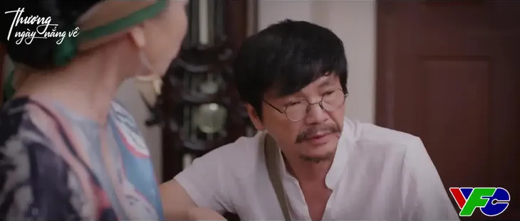 Thương ngày nắng về - Tập 10: Bà Hiền (NSND Lan Hương) bắt con dâu hầu hạ mình - Ảnh 3. Thương ngày nắng về - Tập 10: Bà Hiền (NSND Lan Hương) bắt con dâu hầu hạ mình - Ảnh 3.