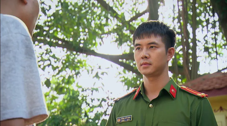 Phố trong làng - Tập 19: Mến run rẩy khi Đông nhắc đến vụ trộm tiền công đức - Ảnh 6. Phố trong làng - Tập 19: Mến run rẩy khi Đông nhắc đến vụ trộm tiền công đức - Ảnh 6.
