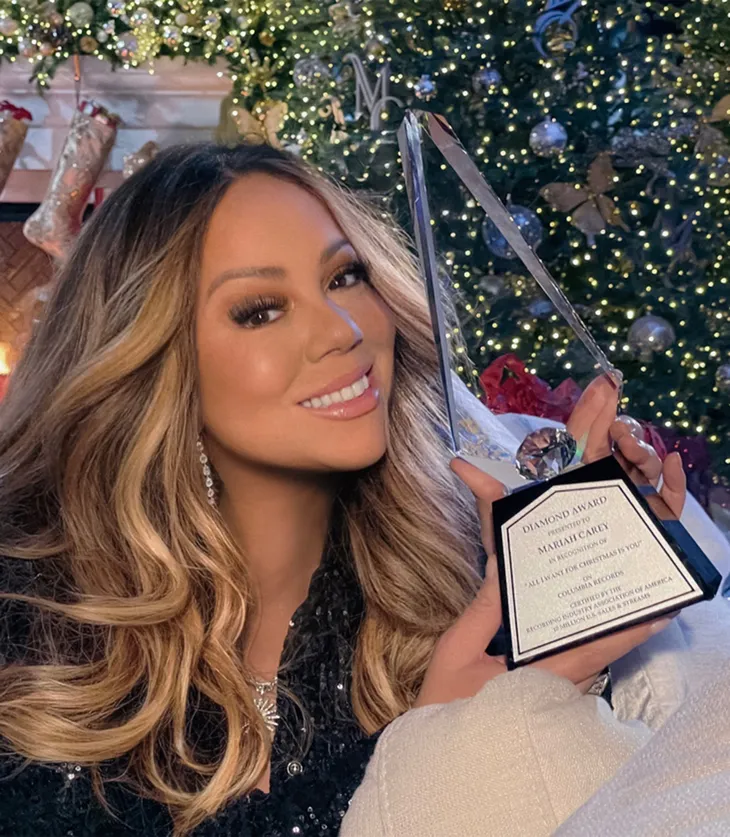 Thánh ca Giáng sinh của Mariah Carey đạt chứng nhận Kim cương - Ảnh 1. Thánh ca Giáng sinh của Mariah Carey đạt chứng nhận Kim cương - Ảnh 1.