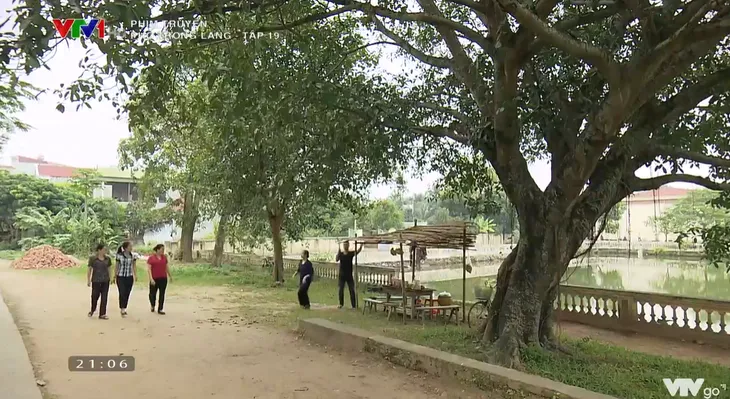 Phố trong làng - Tập 19: Mến run rẩy khi Đông nhắc đến vụ trộm tiền công đức - Ảnh 1. Phố trong làng - Tập 19: Mến run rẩy khi Đông nhắc đến vụ trộm tiền công đức - Ảnh 1.