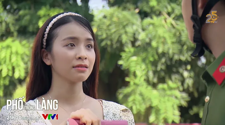 Phố trong làng - Tập 20: Hoàng tiếp tục bị Hoài làm phiền - Ảnh 3. Phố trong làng - Tập 20: Hoàng tiếp tục bị Hoài làm phiền - Ảnh 3.