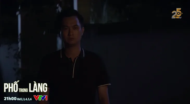 Phố trong làng - Tập 20: Nam gặp Hiếu hỏi chuyện mất trộm ở nhà họ Vũ - Ảnh 2. Phố trong làng - Tập 20: Nam gặp Hiếu hỏi chuyện mất trộm ở nhà họ Vũ - Ảnh 2.
