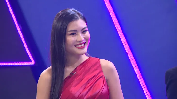 Hành lý tình yêu: Cô gái bật khóc tiết lộ bí mật ở vòng cuối - Ảnh 1. Hành lý tình yêu: Cô gái bật khóc tiết lộ bí mật ở vòng cuối - Ảnh 1.