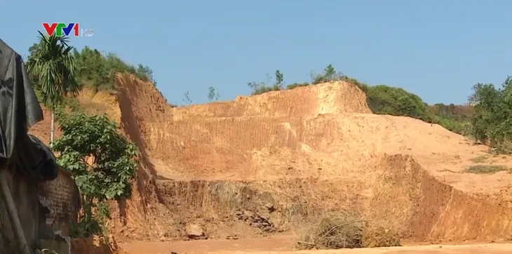 Thanh tra toàn bộ việc quản lý khai thác sử dụng đất đồi ở Thạch Thất (Hà Nội) - Ảnh 1.