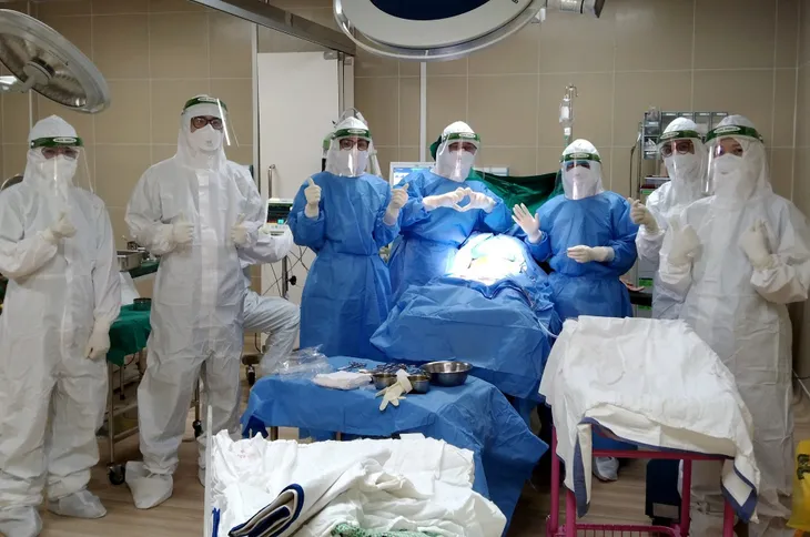 Cặp song thai IVF đầu tiên chào đời trong khu điều trị COVID-19 tại Hà Nội - Ảnh 1. Cặp song thai IVF đầu tiên chào đời trong khu điều trị COVID-19 tại Hà Nội - Ảnh 1.