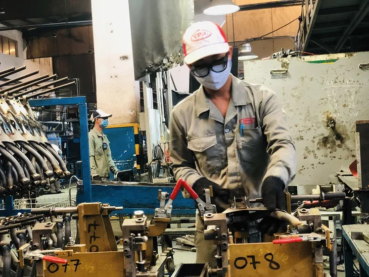 Đảm bảo chế độ thưởng Tết cho người lao động - Ảnh 1. Đảm bảo chế độ thưởng Tết cho người lao động - Ảnh 1.