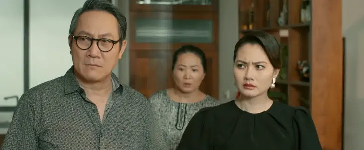 Mặt nạ gương - Tập 17: Hoa (Lương Thu Trang) lại định diễn trò trước mặt cả nhà - Ảnh 3. Mặt nạ gương - Tập 17: Hoa (Lương Thu Trang) lại định diễn trò trước mặt cả nhà - Ảnh 3.