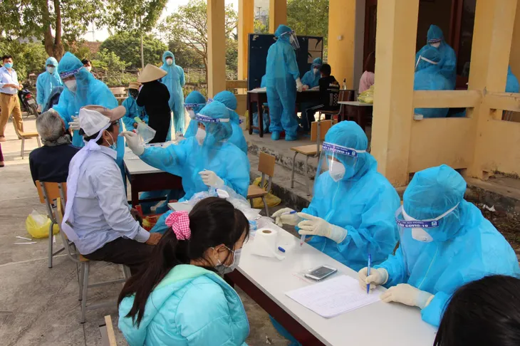 TP Hải Dương lấy mẫu xét nghiệm toàn bộ khu dân cư nơi ca mắc COVID-19 đầu tiên - Ảnh 3. TP Hải Dương lấy mẫu xét nghiệm toàn bộ khu dân cư nơi ca mắc COVID-19 đầu tiên - Ảnh 3.