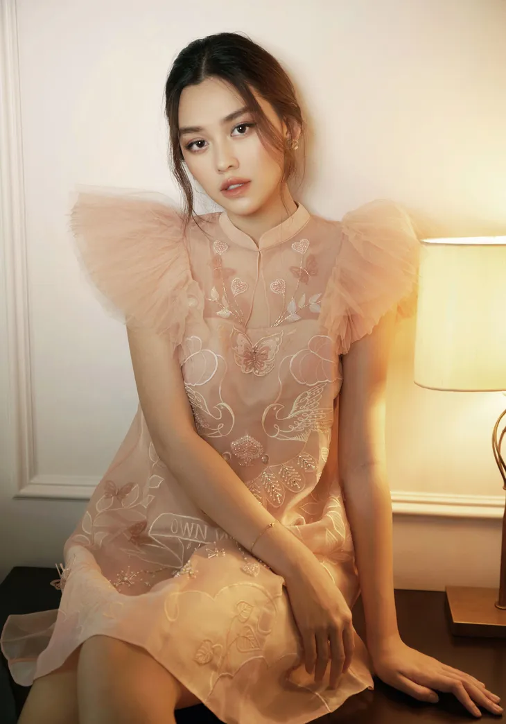 Hậu kết hôn, Á hậu Tường San cuốn hút như Song Hye Kyo - Ảnh 5. Hậu kết hôn, Á hậu Tường San cuốn hút như Song Hye Kyo - Ảnh 5.