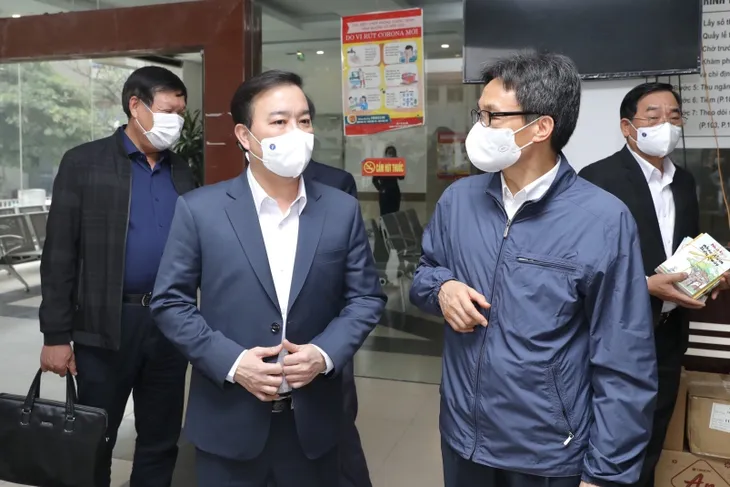Phó Thủ tướng Vũ Đức Đam kiểm tra công tác chống dịch COVID-19 tại Hà Nội - Ảnh 1. Phó Thủ tướng Vũ Đức Đam kiểm tra công tác chống dịch COVID-19 tại Hà Nội - Ảnh 1.