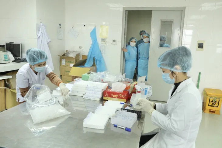 Phó Thủ tướng Vũ Đức Đam kiểm tra công tác chống dịch COVID-19 tại Hà Nội - Ảnh 2. Phó Thủ tướng Vũ Đức Đam kiểm tra công tác chống dịch COVID-19 tại Hà Nội - Ảnh 2.