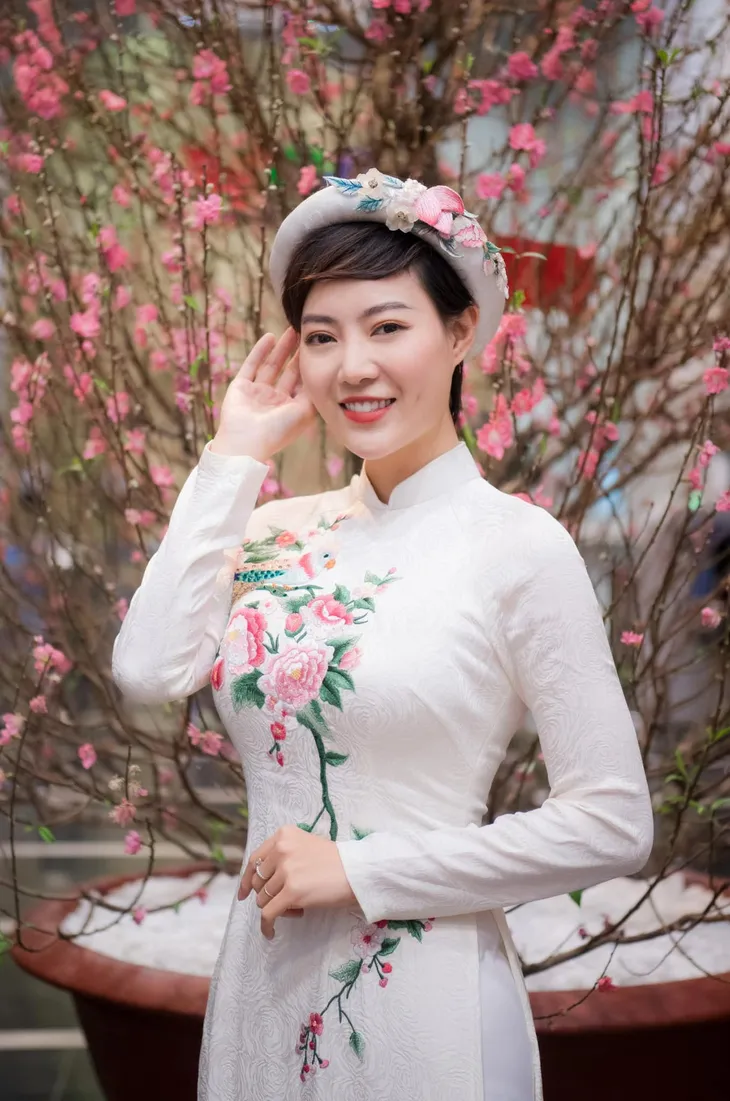 Diện áo dài đón Xuân, dàn nữ diễn viên Việt ai xinh hơn ai? - Ảnh 5.