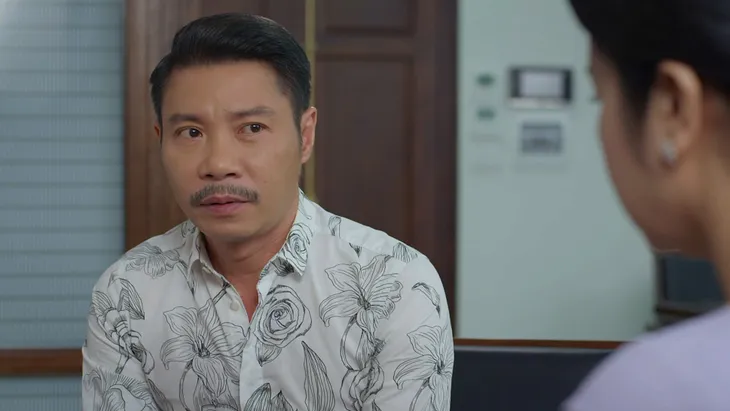 Hướng dương ngược nắng - Tập 27: Minh cứu Cao Dược bàn thắng đẹp mắt, Phúc sợ nhiễm HIV - Ảnh 7. Hướng dương ngược nắng - Tập 27: Minh cứu Cao Dược bàn thắng đẹp mắt, Phúc sợ nhiễm HIV - Ảnh 7.
