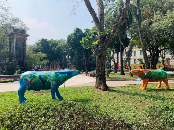 Những sáng tạo độc đáo trên hình tượng con trâu truyền thống - Ảnh 1. Những sáng tạo độc đáo trên hình tượng con trâu truyền thống - Ảnh 1.