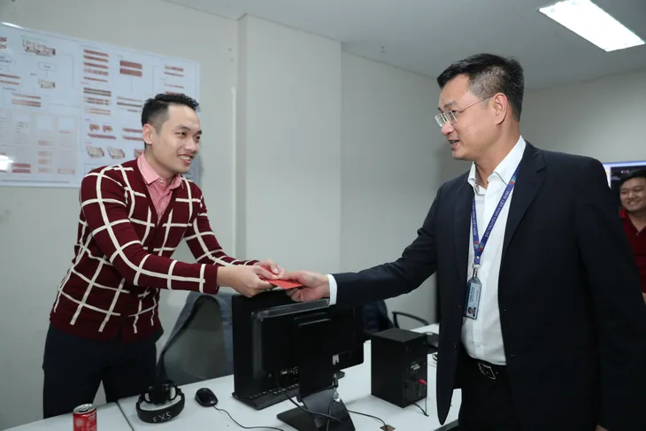 Lãnh đạo Đài THVN thăm và chúc Tết các đơn vị trong đêm Giao thừa - Ảnh 3. Lãnh đạo Đài THVN thăm và chúc Tết các đơn vị trong đêm Giao thừa - Ảnh 3.