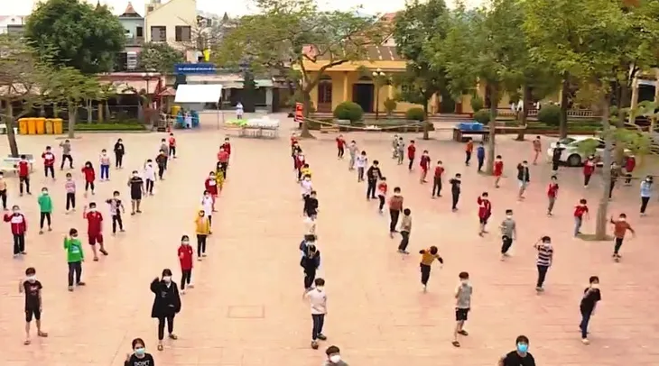 Tết đặc biệt của những em học sinh trong khu cách ly ở tâm dịch COVID-19 - Ảnh 1. Tết đặc biệt của những em học sinh trong khu cách ly ở tâm dịch COVID-19 - Ảnh 1.