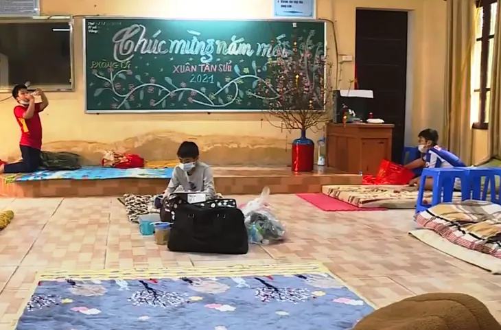 Tết đặc biệt của những em học sinh trong khu cách ly ở tâm dịch COVID-19 - Ảnh 2. Tết đặc biệt của những em học sinh trong khu cách ly ở tâm dịch COVID-19 - Ảnh 2.
