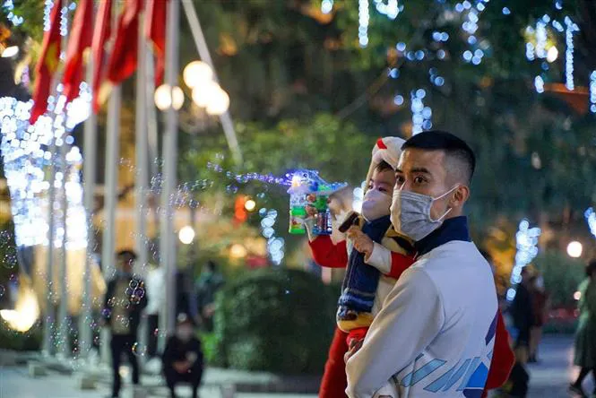 Một Hà Nội khác lạ đêm giao thừa Tết Tân Sửu 2021 - Ảnh 4.