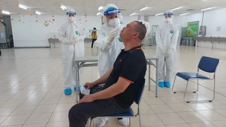Hải Dương: Xét nghiệm COVID-19 cho 1.500 công nhân trước khi sản xuất trở lại - Ảnh 1. Hải Dương: Xét nghiệm COVID-19 cho 1.500 công nhân trước khi sản xuất trở lại - Ảnh 1.