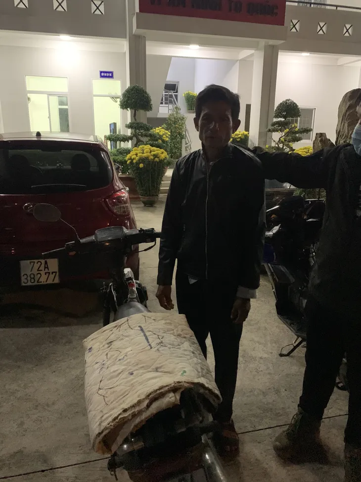 Bắt giữ đối tượng chặt trộm hàng loạt cây hoa giấy dịp Tết - Ảnh 1. Bắt giữ đối tượng chặt trộm hàng loạt cây hoa giấy dịp Tết - Ảnh 1.