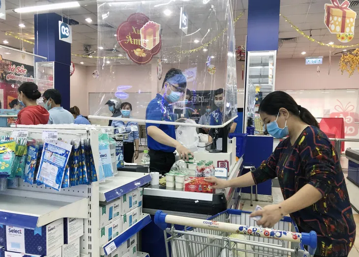 Nhiều đơn vị kinh doanh đồng loạt mở cửa mùng 2 Tết - Ảnh 1. Nhiều đơn vị kinh doanh đồng loạt mở cửa mùng 2 Tết - Ảnh 1.