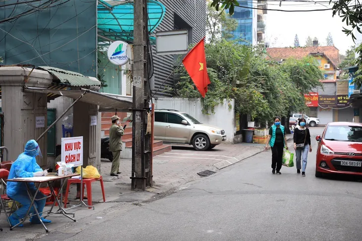 Phong tỏa một khu vực ở quận Ba Đình nơi có ca bệnh COVID-19 - Ảnh 3. Phong tỏa một khu vực ở quận Ba Đình nơi có ca bệnh COVID-19 - Ảnh 3.