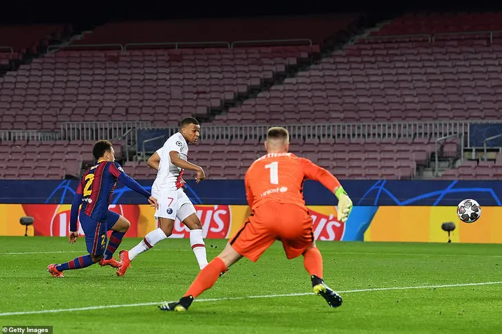 Barcelona 1-4 PSG: Mbappe rực sáng, PSG ngược dòng ngoạn mục - Ảnh 3.