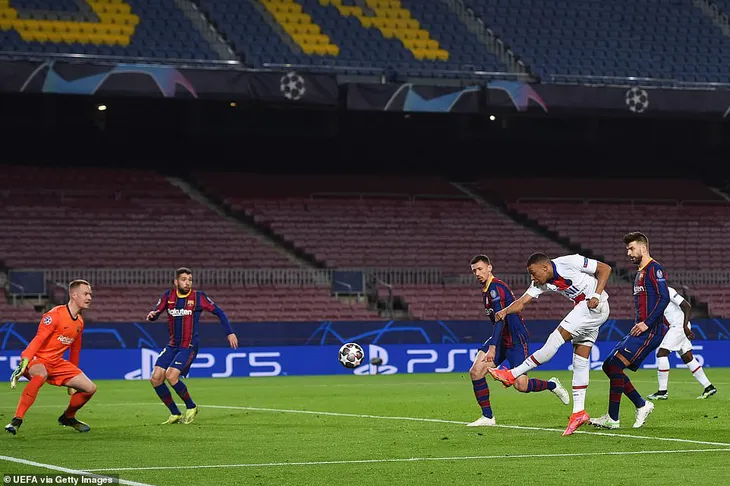 Barcelona 1-4 PSG: Mbappe rực sáng, PSG ngược dòng ngoạn mục - Ảnh 2.