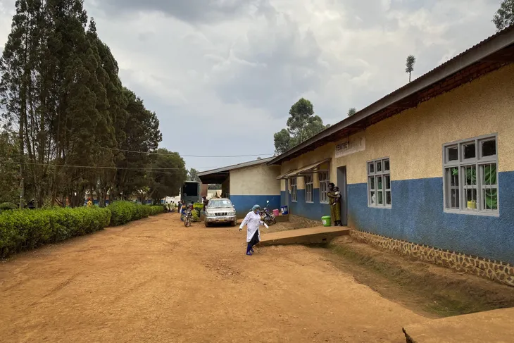 Dịch Ebola bùng phát, WHO cảnh báo 6 quốc gia châu Phi cần theo dõi các ca nghi nhiễm - Ảnh 1. Dịch Ebola bùng phát, WHO cảnh báo 6 quốc gia châu Phi cần theo dõi các ca nghi nhiễm - Ảnh 1.
