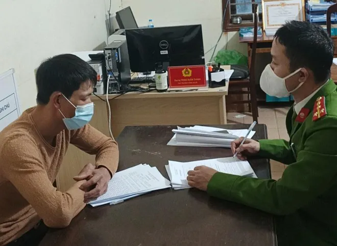 Xử phạt 2 người đưa khách tham quan chùa Hương chui bất chấp lệnh cấm - Ảnh 1. Xử phạt 2 người đưa khách tham quan chùa Hương chui bất chấp lệnh cấm - Ảnh 1.