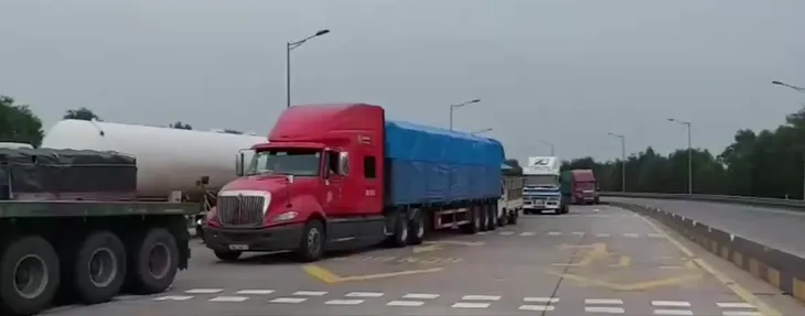 Doanh nghiệp xuất nhập khẩu khó khăn vào cảng do giãn cách xã hội - Ảnh 1. Doanh nghiệp xuất nhập khẩu khó khăn vào cảng do giãn cách xã hội - Ảnh 1.