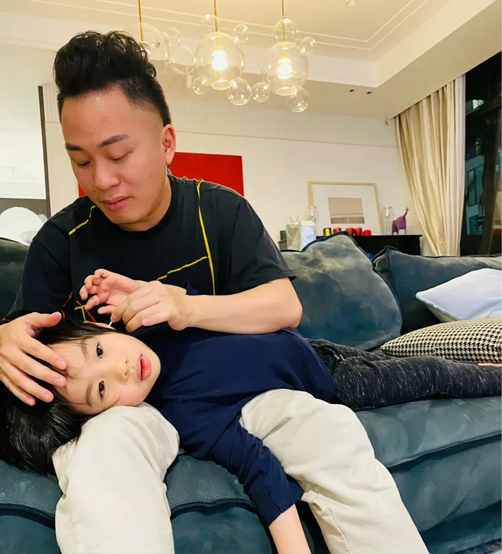 Tùng Dương hiếm hoi tiết lộ về vợ hơn tuổi cá tính - Ảnh 1. Tùng Dương hiếm hoi tiết lộ về vợ hơn tuổi cá tính - Ảnh 1.