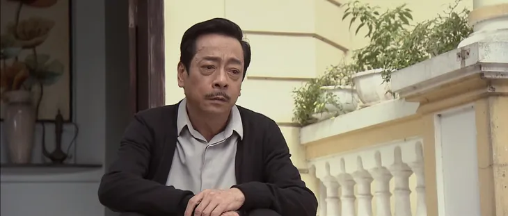 Trở về giữa yêu thương - Tập 35: Ông Phương (NSND Hoàng Dũng) bần thần nhìn vợ chồng con trai dọn ra ở riêng - Ảnh 3. Trở về giữa yêu thương - Tập 35: Ông Phương (NSND Hoàng Dũng) bần thần nhìn vợ chồng con trai dọn ra ở riêng - Ảnh 3.