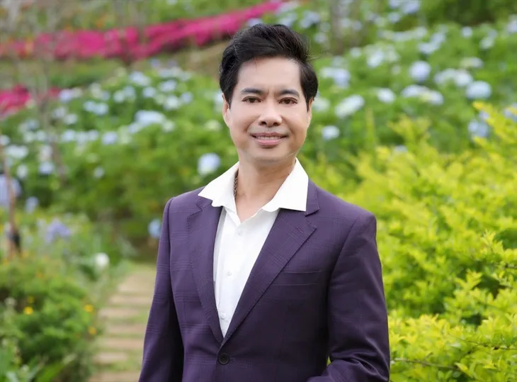 MV Xuân Tươi của Ngọc Sơn cổ vũ tinh thần giữa đại dịch COVID-19 - Ảnh 2. MV Xuân Tươi của Ngọc Sơn cổ vũ tinh thần giữa đại dịch COVID-19 - Ảnh 2.