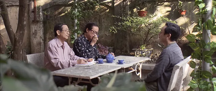 Trở về giữa yêu thương - Tập 36: Ông Phương (NSND Hoàng Dũng) sững người khi cô giúp việc thản nhiên đuổi khách về - Ảnh 3. Trở về giữa yêu thương - Tập 36: Ông Phương (NSND Hoàng Dũng) sững người khi cô giúp việc thản nhiên đuổi khách về - Ảnh 3.