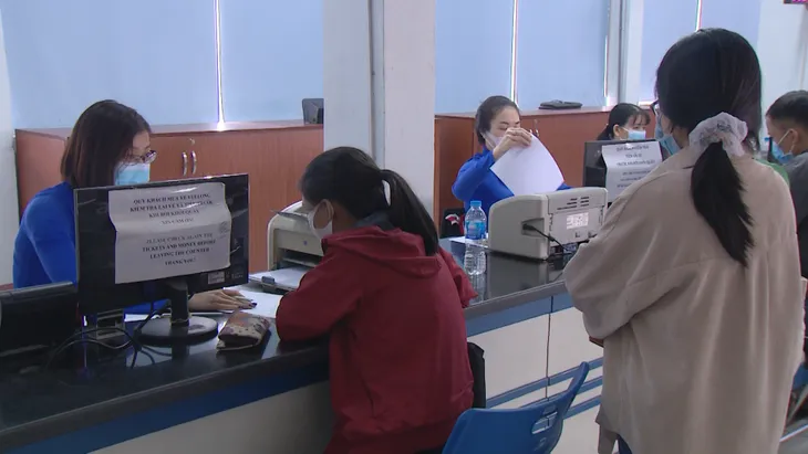 Nhiều hành khách trả vé vì lo tàu ngừng chạy vì COVID-19 - Ảnh 1. Nhiều hành khách trả vé vì lo tàu ngừng chạy vì COVID-19 - Ảnh 1.