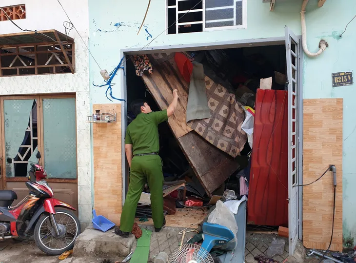 Điều tra vụ nổ tại nhà dân làm một người nguy kịch - Ảnh 3.