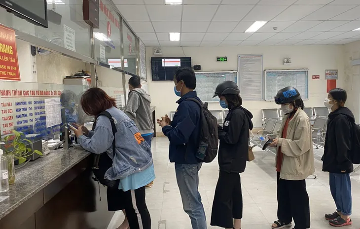 Đổi, trả vé tàu, máy bay thế nào dịp Tết Nguyên đán? - Ảnh 1. Đổi, trả vé tàu, máy bay thế nào dịp Tết Nguyên đán? - Ảnh 1.